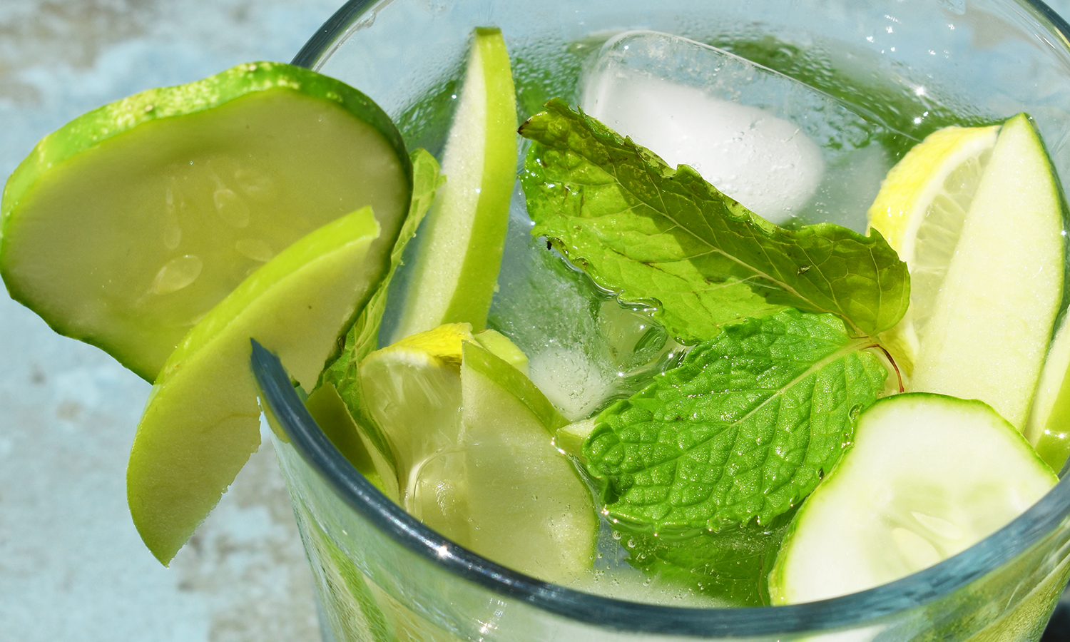 Flavour Your Water With Apples, Cucumber And Lime!