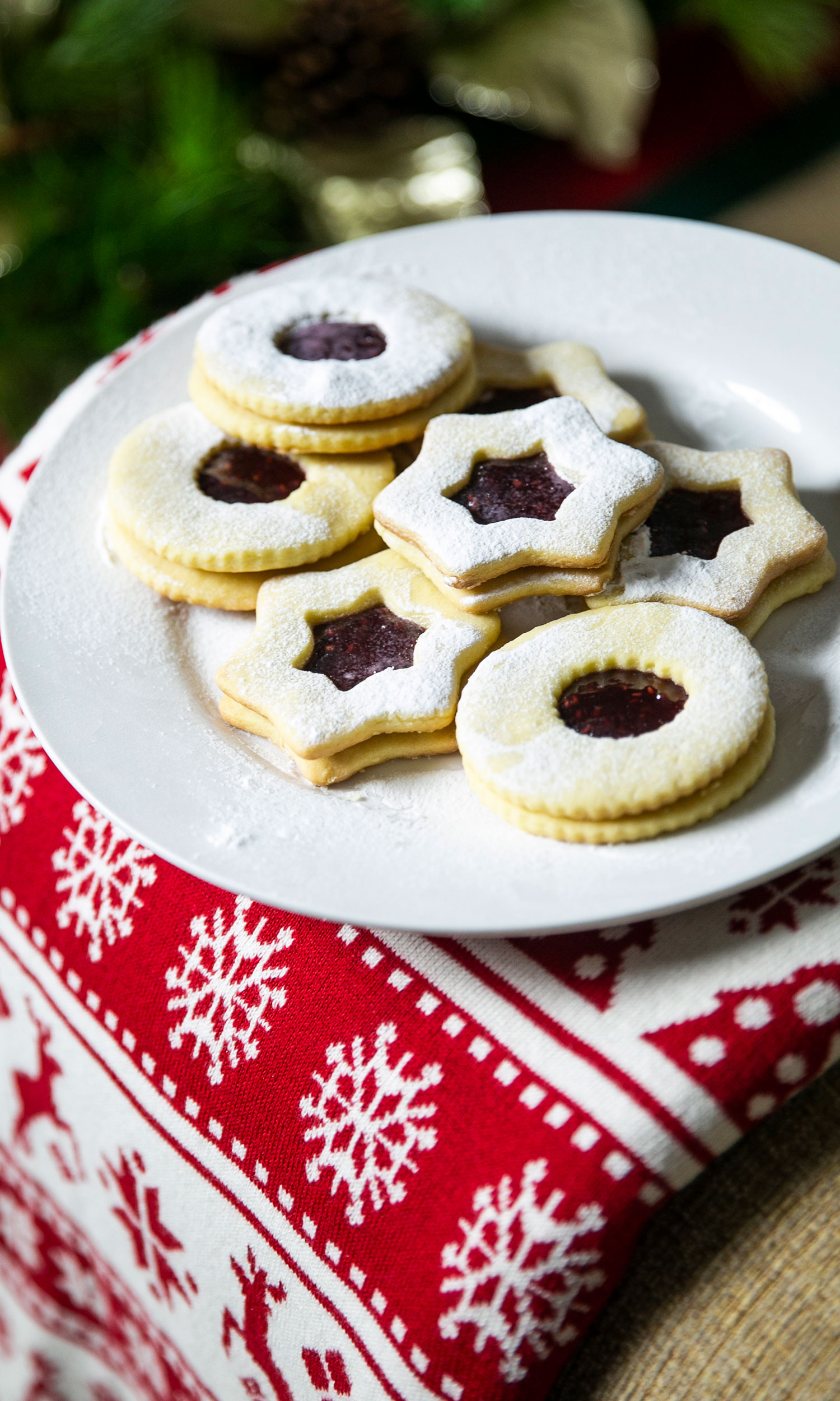 Buttery Shortbread Peekaboo Cookies Are Perfect For Santa